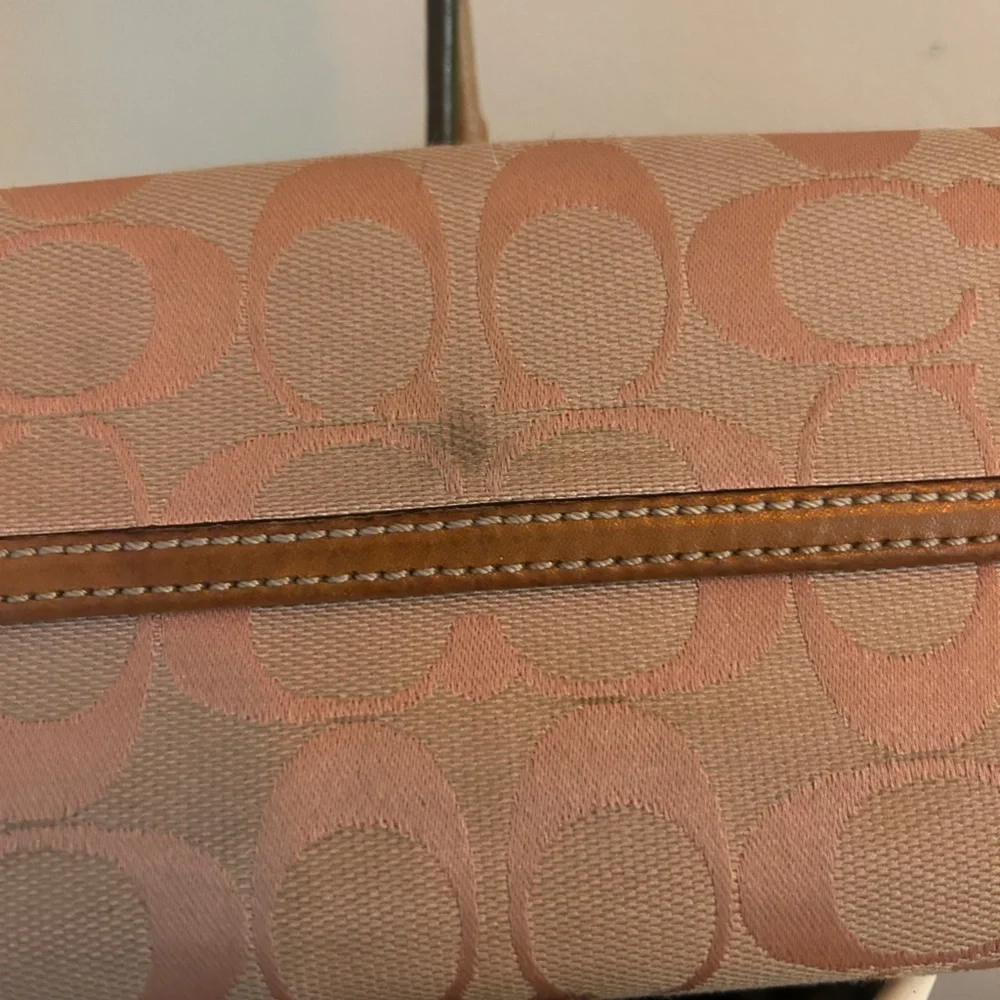 Authentic Coach Beige Signature Fabric Pink Patent Leather Turnlock Slim Wallet - Picture 4 of 5